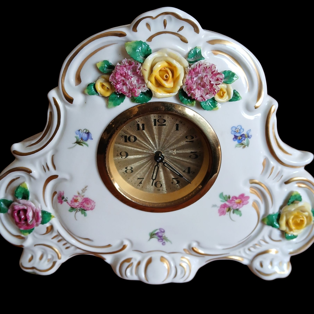 Vintage Floral Ceramic Wall Clock with Gold Accents‎